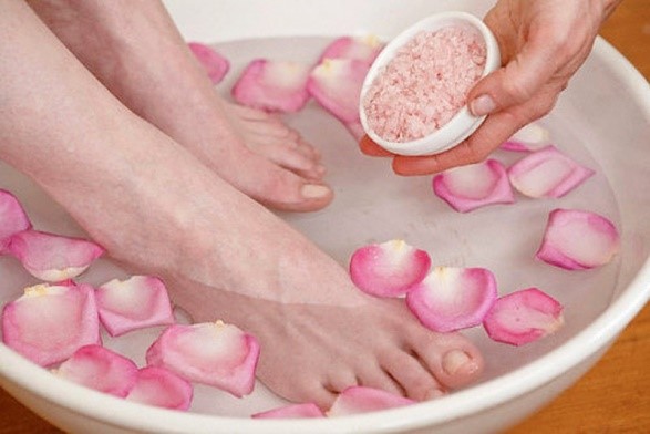 Перекись водорода для здоровья ног: рецепты лучших компрессов и ванночек