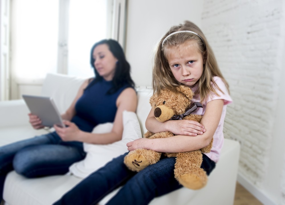 Ребенок и гаджеты: как правильно себя вести родителям