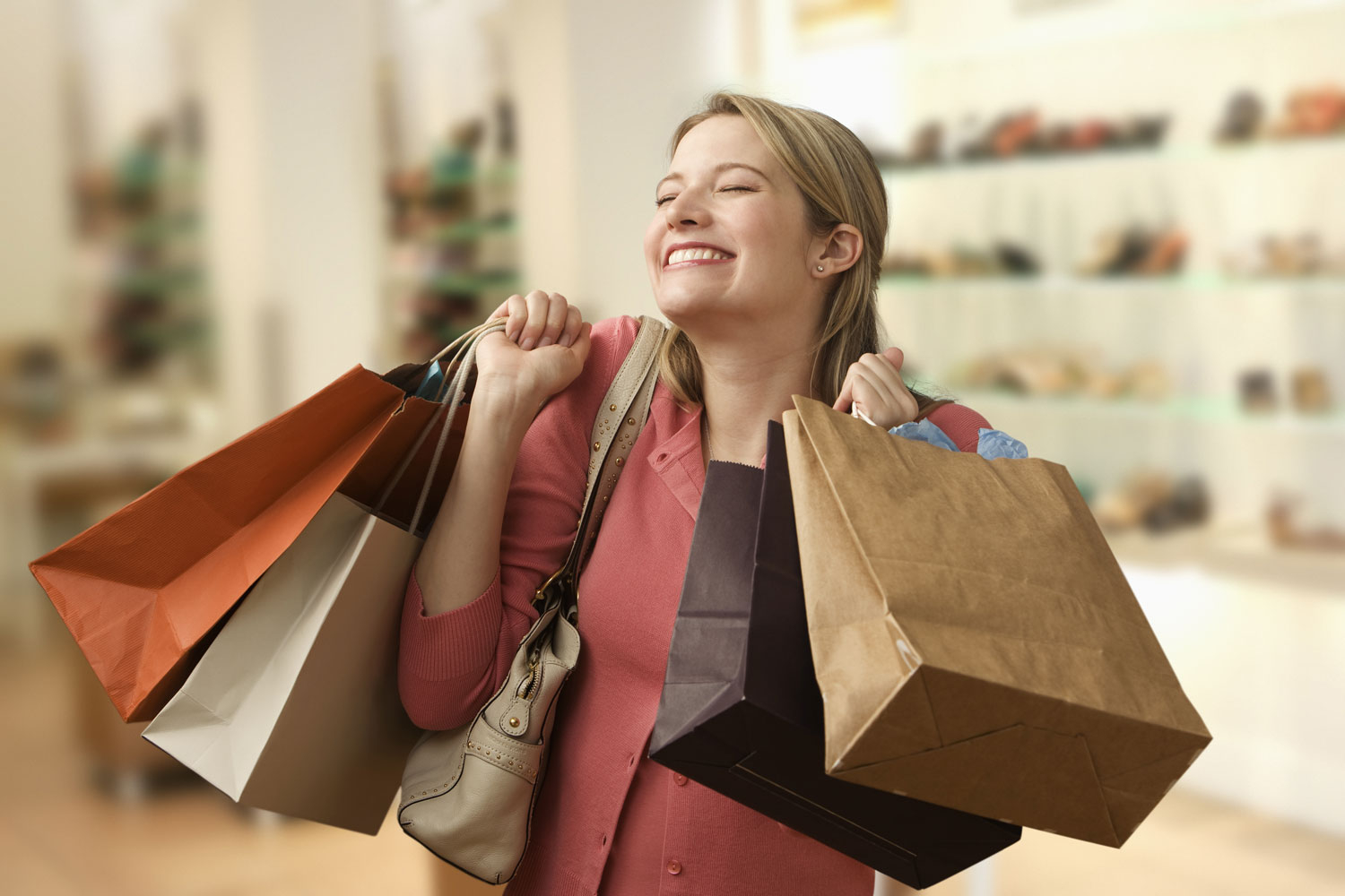 Уловки продавцов, из-за которых мы покупаем нелепые вещи