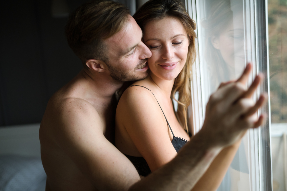 Как сказывается на отношениях обмен интимными фото?
