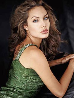   / Angelina Jolie