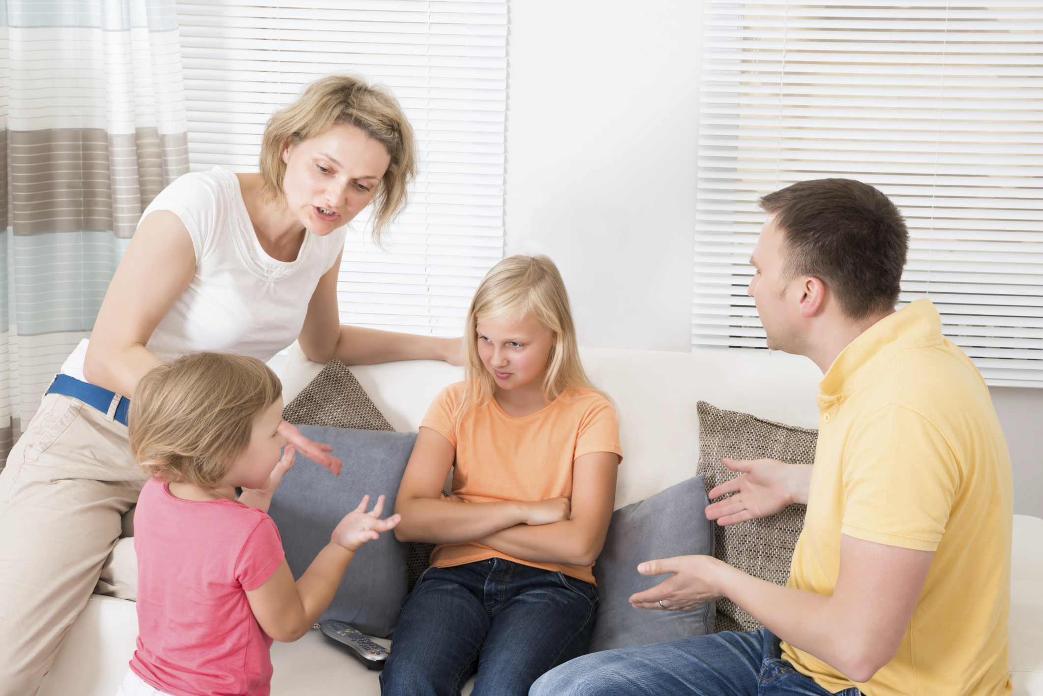 Общение между семьями. Родители и дети. Конфликт в семье. Конфликт родителей и детей. Конфликт между родителями и детьми.