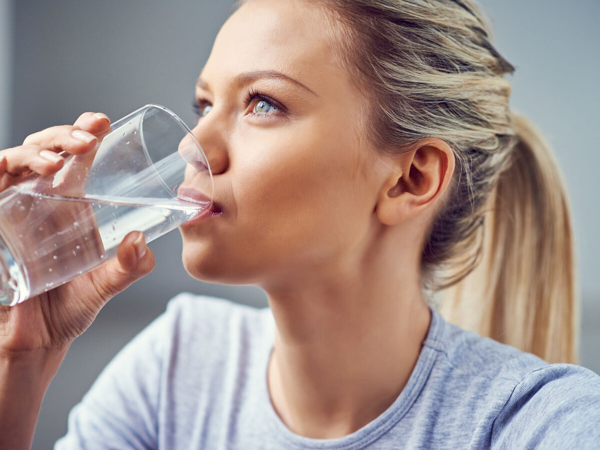 Se puede beber agua antes de un analisis