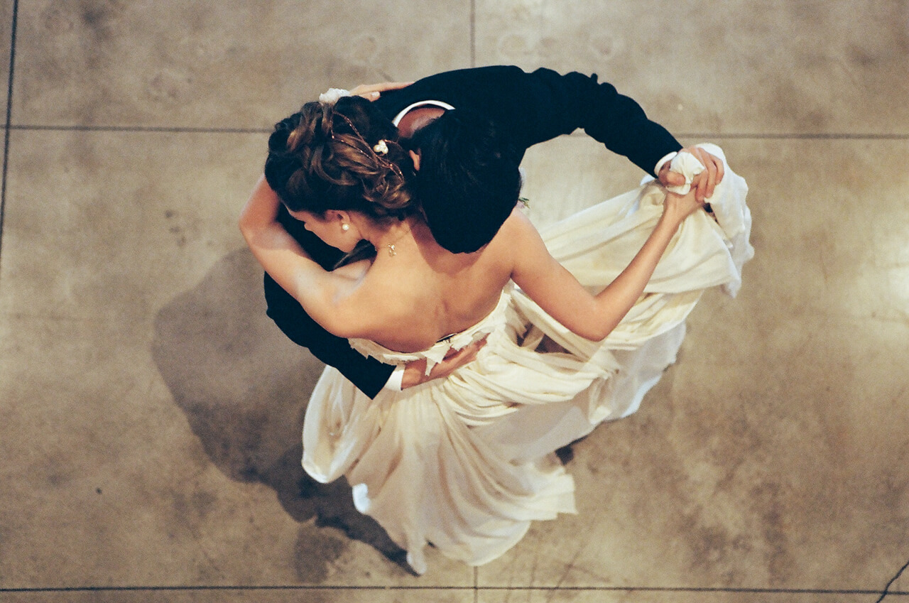 Танцы во снах. Романтический танец. Кружится в танце. Танец мужчины и женщины. Танцы для влюбленных.