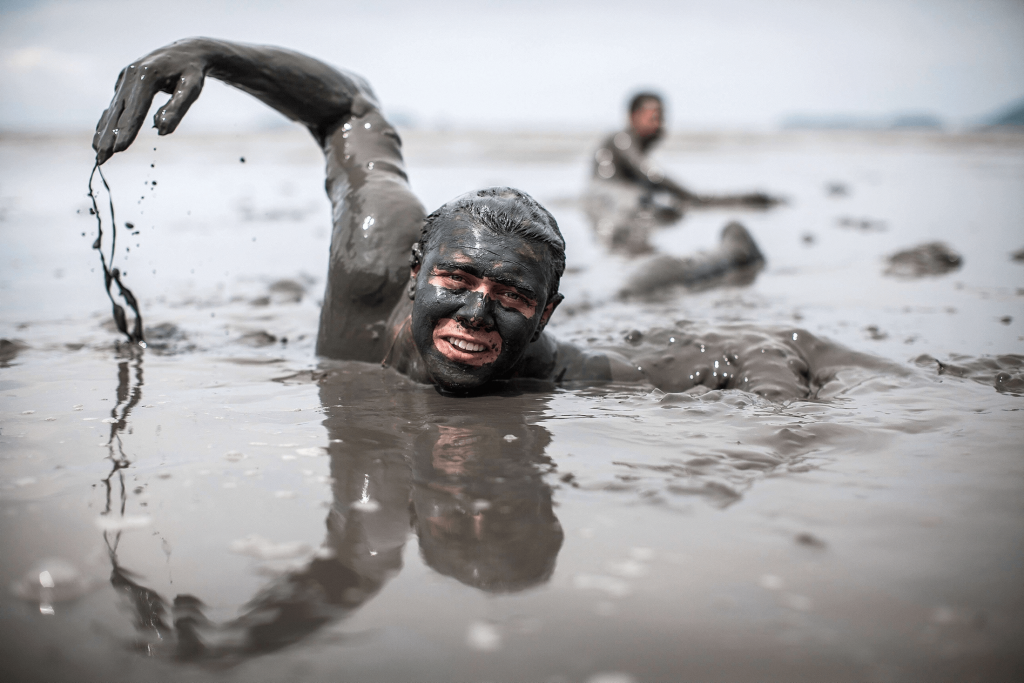 Идти в грязной воде